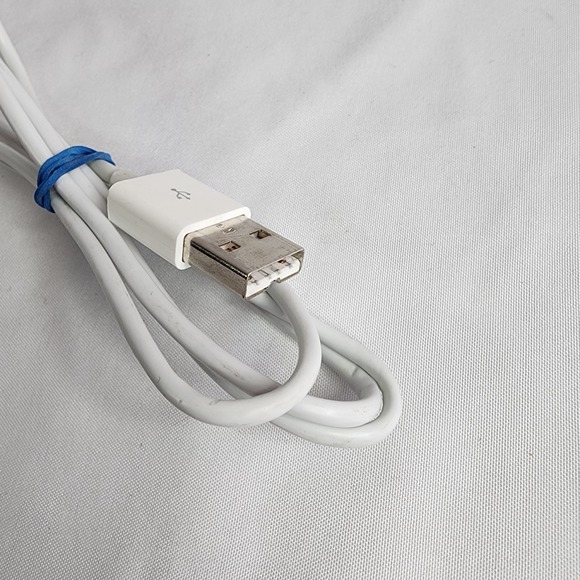 Apple A1243 MB110E/A USB Wired Keyboard - Picture 5 of 9